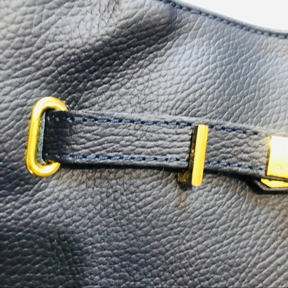 Sophisticated Navy Leather Tote Bag - Picture 4 of 15